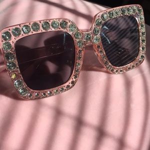 Big squared fun sunglasses! Awesome for spring!